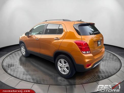 Used 2017 Chevrolet Trax LT w/ LT Convenience Package AWD/4WD image 3