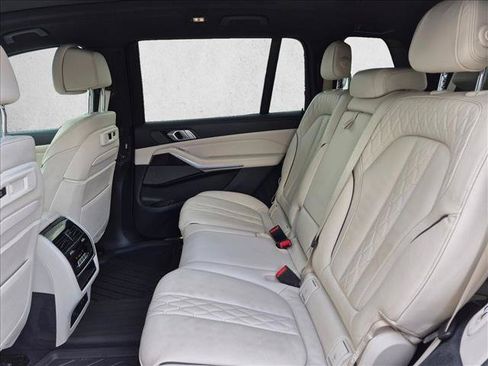 Used 2021 BMW X7 xDrive40i w/ M Sport Package AWD/4WD image 17