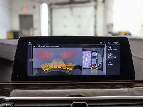 Used 2020 BMW M550i xDrive w/ Executive Package image 18