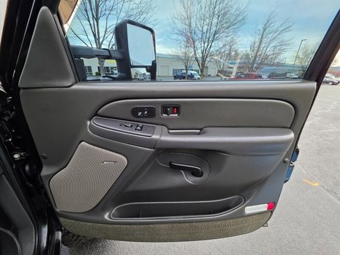 Used 2004 Chevrolet Silverado 2500 LT w/ Heavy-Duty Power Package image 40