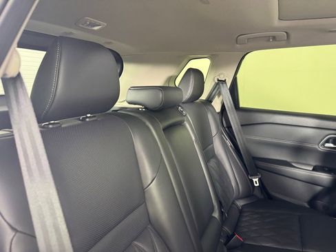 Used 2025 Nissan Rogue Platinum AWD/4WD image 30