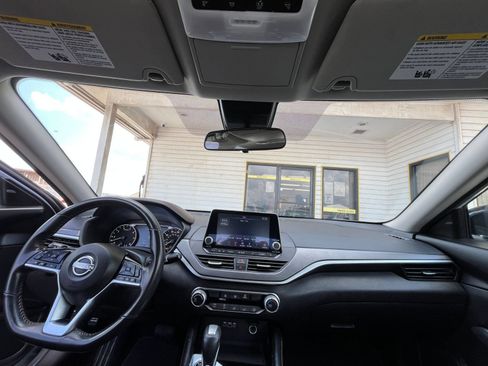 Used 2025 Nissan Altima 2.5 SR FWD image 31