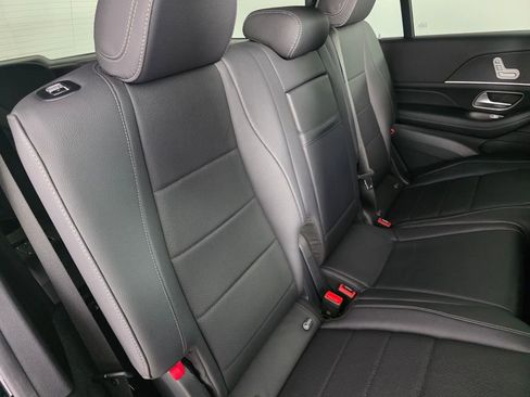 Used 2025 Mercedes-Benz GLS 450 4MATIC image 29