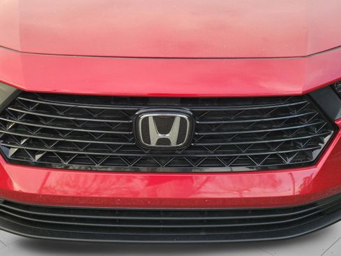 Used 2025 Honda Accord SE image 4