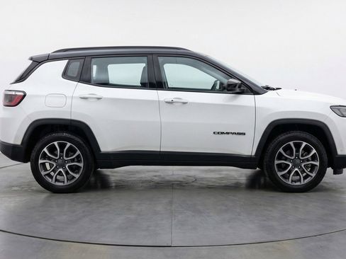 Used 2025 Jeep Compass Trailhawk AWD/4WD image 11