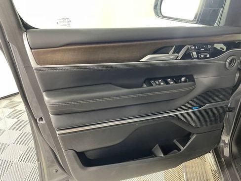 Certified 2023 Jeep Grand Wagoneer L 4WD w/ Flexible Seating Group image 10