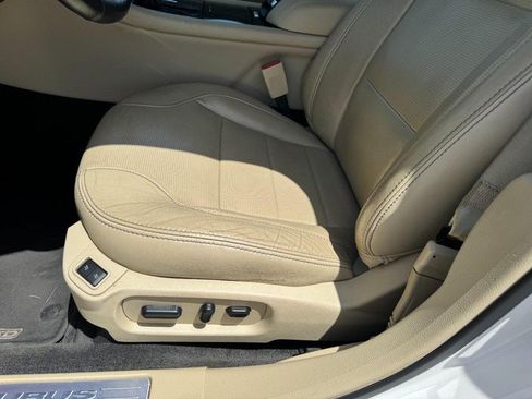 Used 2015 Ford Taurus Limited w/ Equipment Group 301A FWD image 26