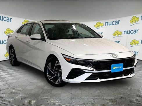 Certified 2025 Hyundai Elantra SEL FWD image 1