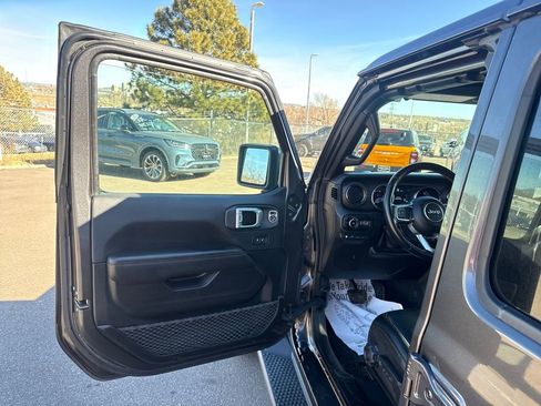 Used 2021 Jeep Wrangler Unlimited Sahara image 12