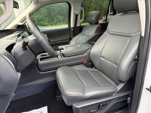 Used 2025 Ford Expedition Max Active AWD/4WD image 9