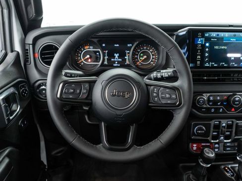 Used 2026 Jeep Wrangler Unlimited Rubicon w/ Safety Group AWD/4WD image 17