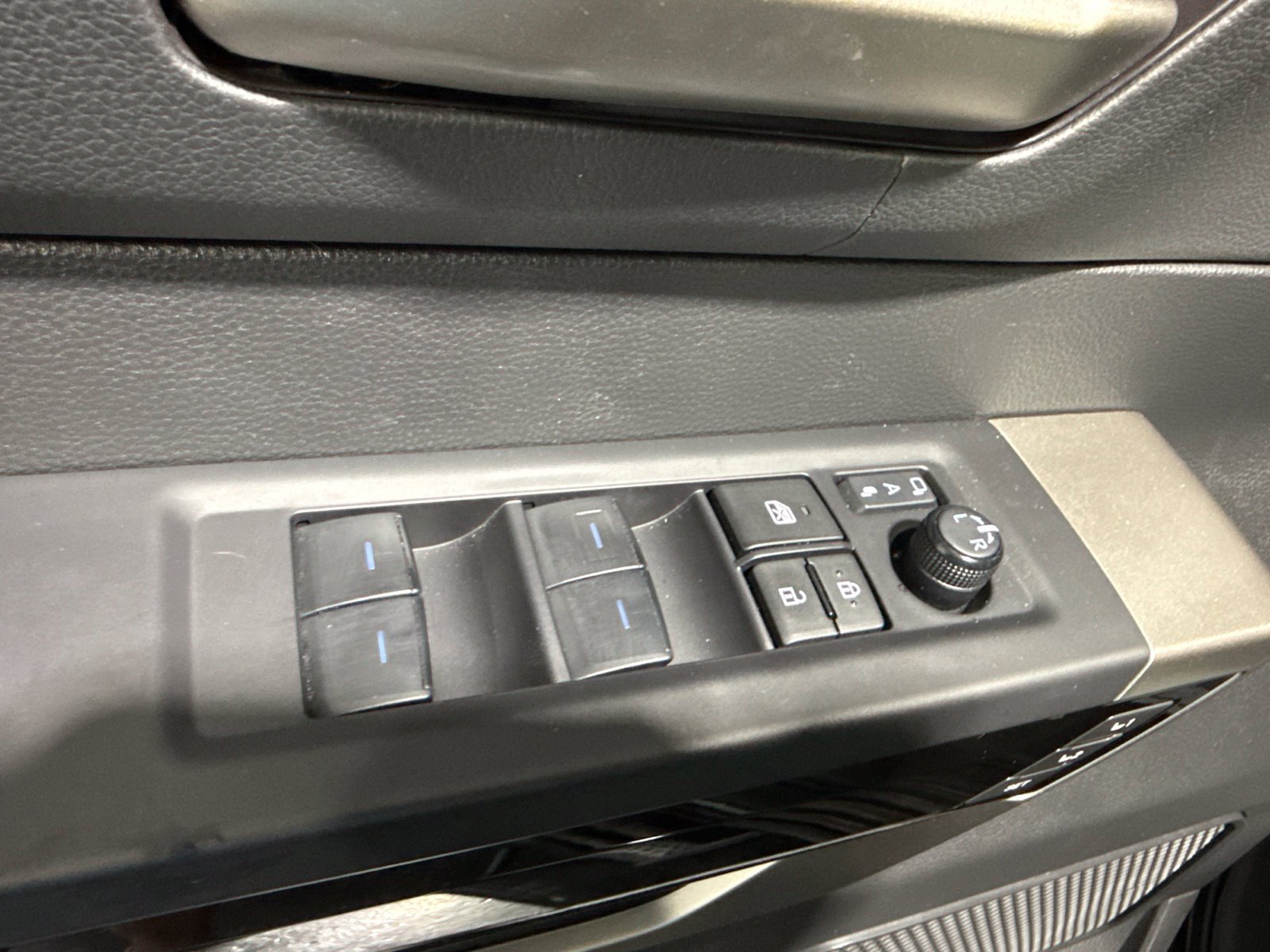 Used 2024 Toyota Tundra Limited w/ Power Package AWD/4WD image 27