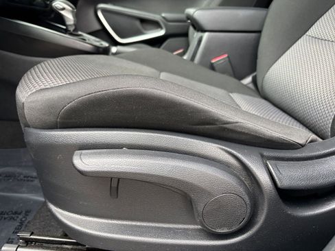 Used 2025 Kia Soul LX w/ LX Technology Package FWD image 25