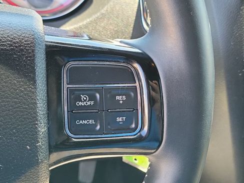 Used 2016 Dodge Grand Caravan SE FWD image 9