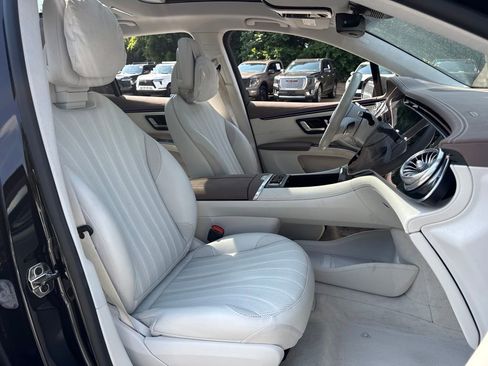 Used 2023 Mercedes-Benz EQS 580 4MATIC SUV w/ Exclusive Trim Package image 8