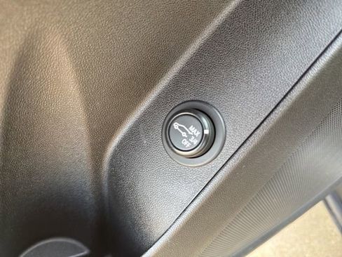 Used 2019 Chevrolet Equinox LT image 12