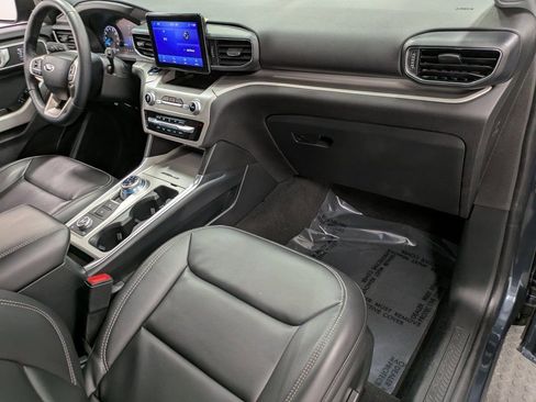 Used 2022 Ford Explorer XLT w/ Equipment Group 202A image 29