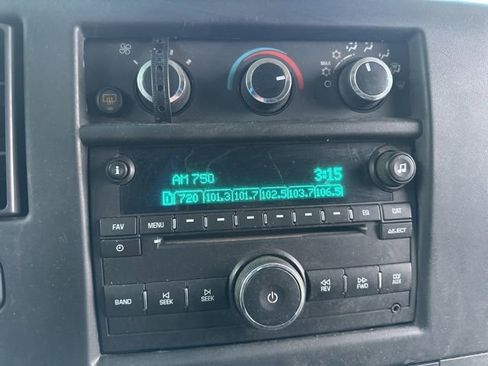 Used 2016 Chevrolet Express 2500 image 29