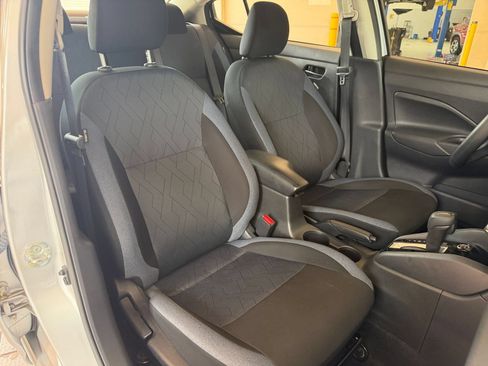 Used 2025 Nissan Versa SV FWD image 31
