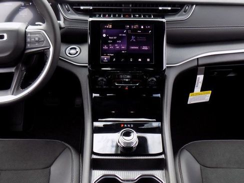 New 2025 Jeep Grand Cherokee Altitude image 15