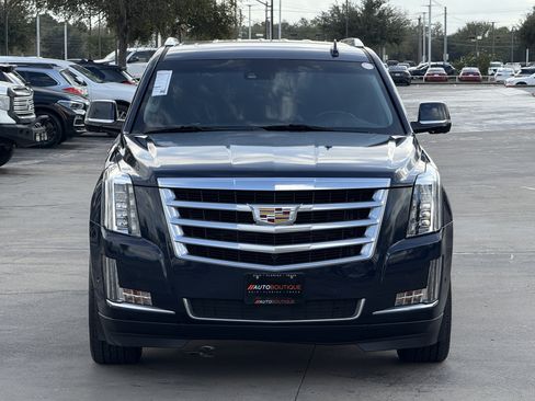 Used 2017 Cadillac Escalade Premium Luxury image 6