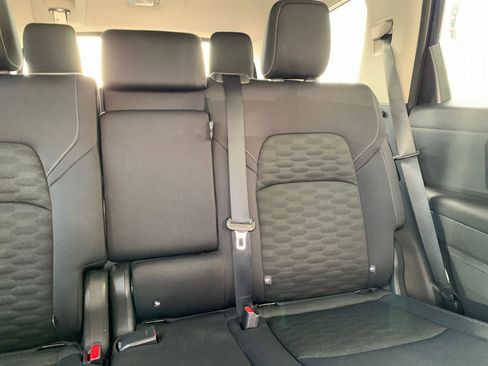 Used 2025 Nissan Pathfinder SV image 39