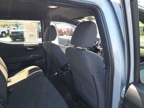 Used 2018 Toyota Tacoma TRD Sport AWD/4WD image 49