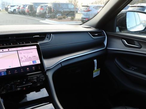 New 2025 Jeep Grand Cherokee Limited image 25