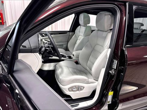 New 2026 Porsche Macan Turbo AWD/4WD image 5