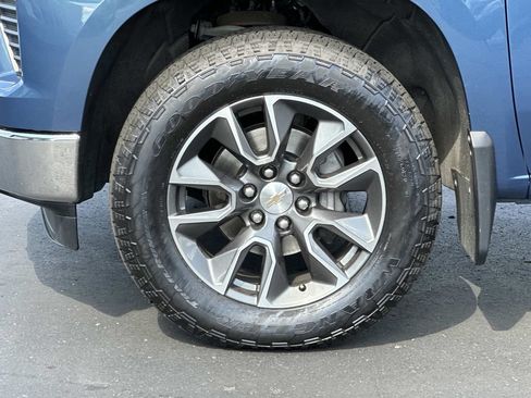 Used 2024 Chevrolet Silverado 1500 LT AWD/4WD image 9