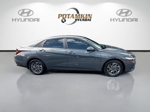 Used 2024 Hyundai Elantra SEL FWD image 4