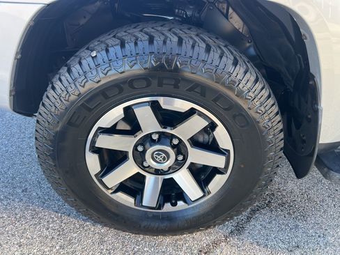 Certified 2022 Toyota 4Runner TRD Off-Road Premium image 15