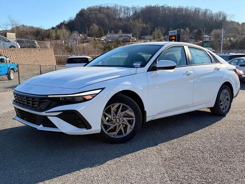 New 2026 Hyundai Elantra Blue image 2