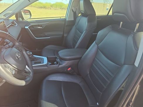 Used 2020 Toyota RAV4 XLE Premium image 15