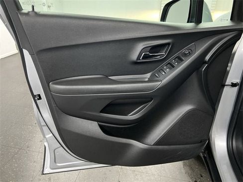 Certified 2018 Chevrolet Trax LS image 20