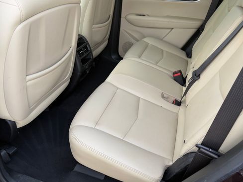 Used 2017 Cadillac XT5 Base image 34