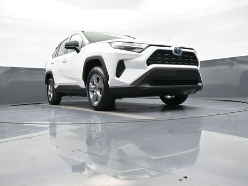 Certified 2024 Toyota RAV4 LE AWD/4WD image 27