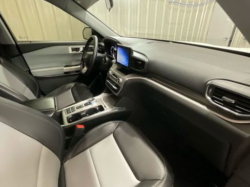 Used 2022 Ford Explorer XLT w/ Equipment Group 202A image 16
