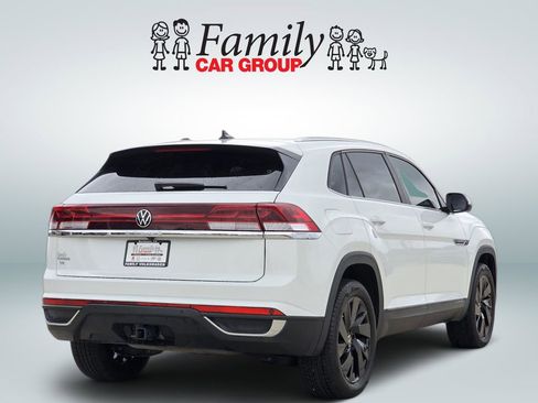 Used 2025 Volkswagen Atlas Cross Sport SE FWD image 4