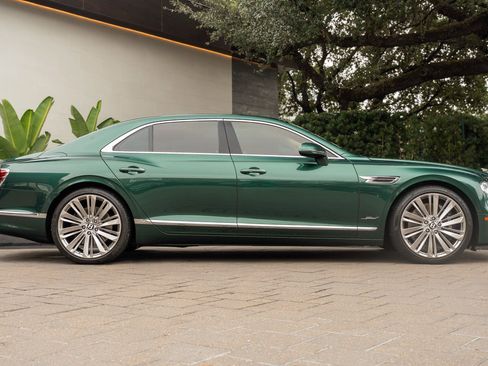 Used 2023 Bentley Flying Spur W12 image 5