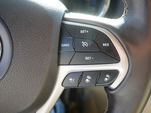 Used 2018 Jeep Grand Cherokee Overland image 29