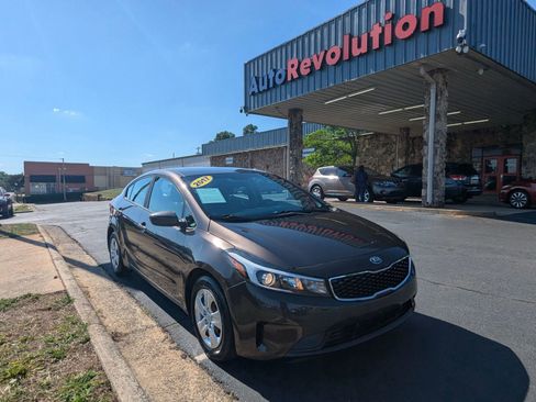 Used 2017 Kia Forte LX FWD image 1
