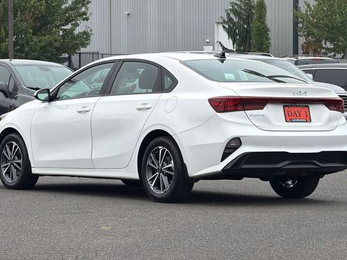 Used 2024 Kia Forte LXS FWD image 8