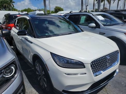 Used 2022 Lincoln Corsair Reserve w/ Elements Package FWD image 2