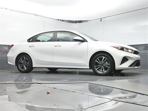 Used 2024 Kia Forte LXS image 29