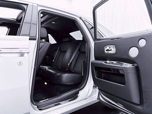 Used 2015 Rolls-Royce Ghost RWD image 43