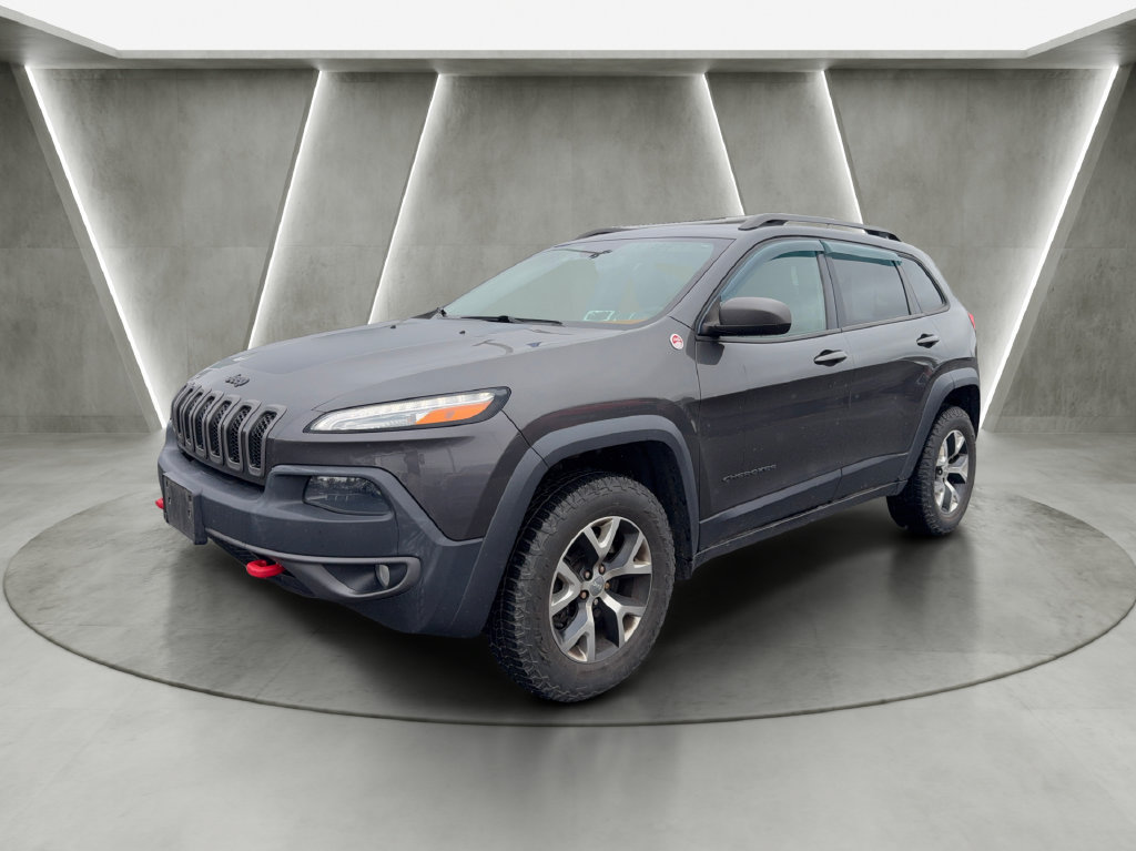 Used 2015 Jeep Cherokee Trailhawk w/ Cold Weather Group AWD/4WD image 3