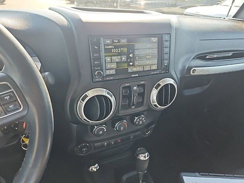 Used 2017 Jeep Wrangler Unlimited Sahara image 19