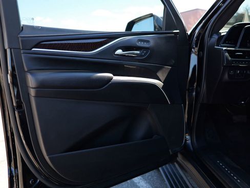 Used 2022 Cadillac Escalade ESV Sport Platinum image 17