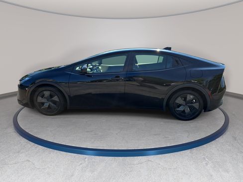 Used 2024 Toyota Prius LE FWD image 8
